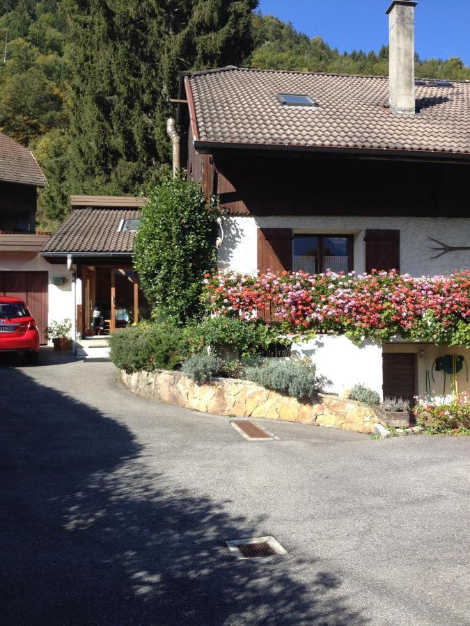Au Coeur Des Alpes Bed & Breakfast Marignier Exterior photo